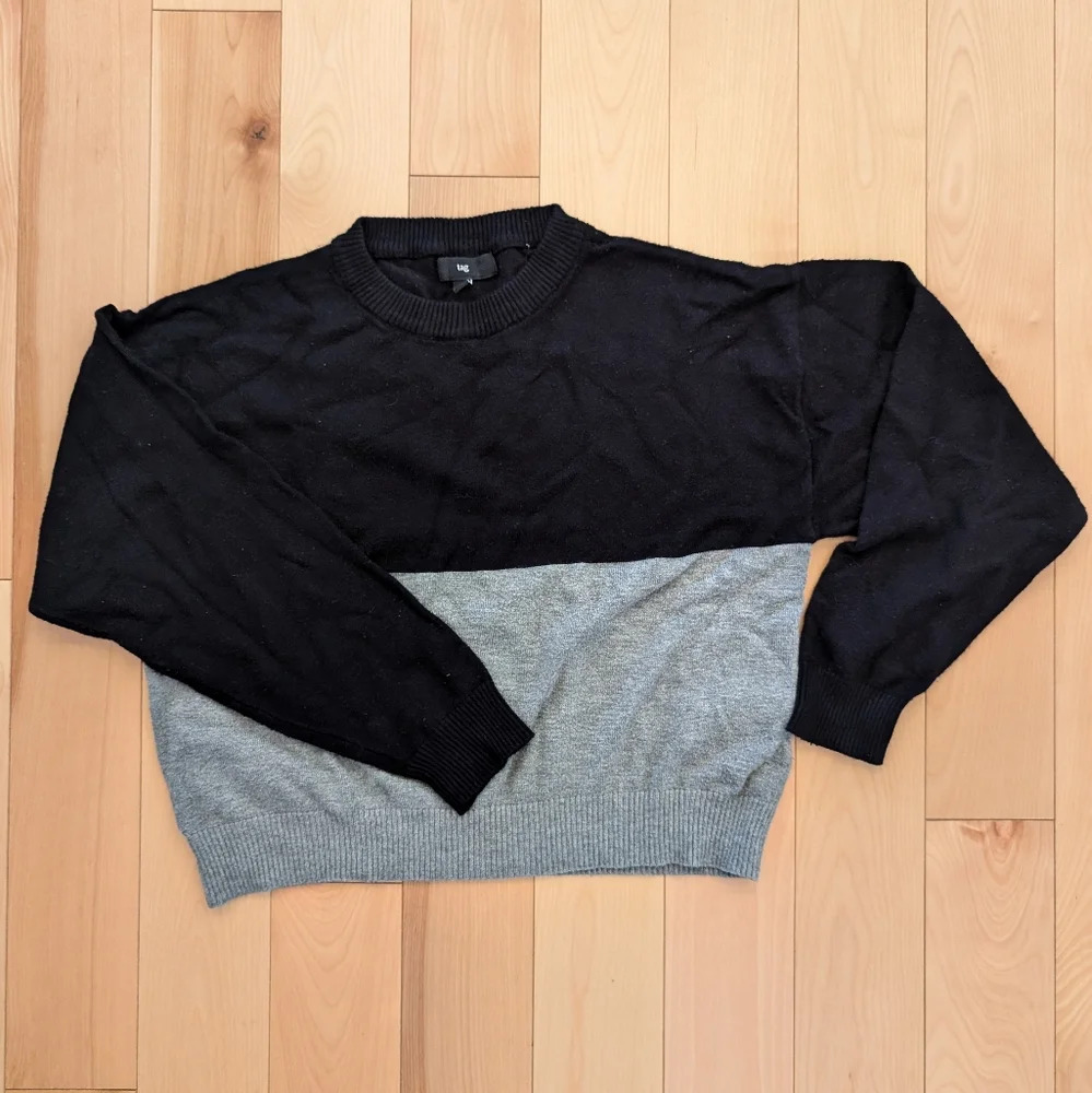 Tag Cropped  Sweater